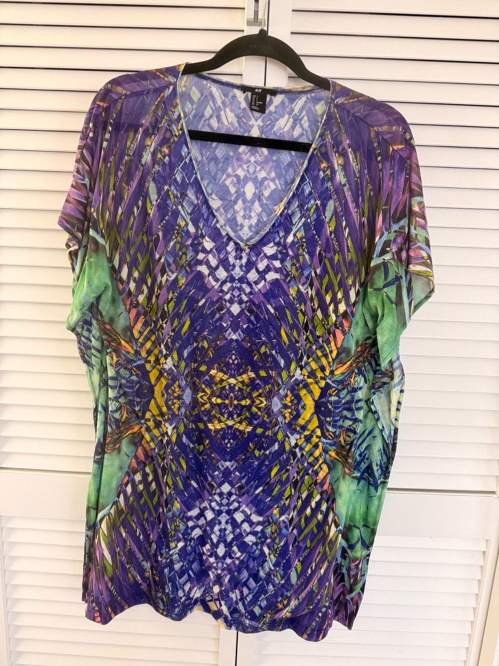 H&M Abstract Purple and Green Printed V-Neck Top